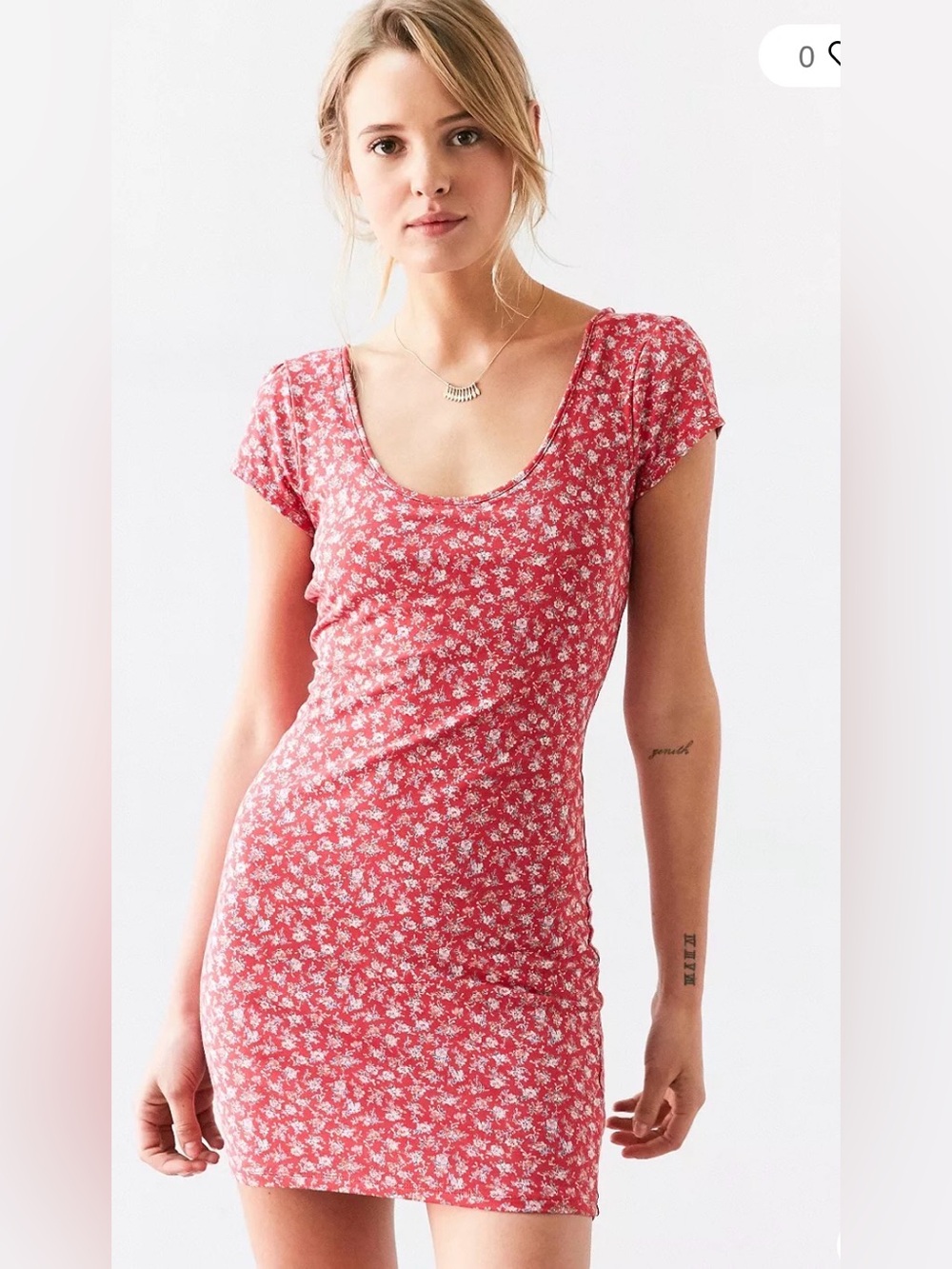 Kimchi Blue- Floral Scoop Neck Bodycon Mini Dress in Coral Pink
